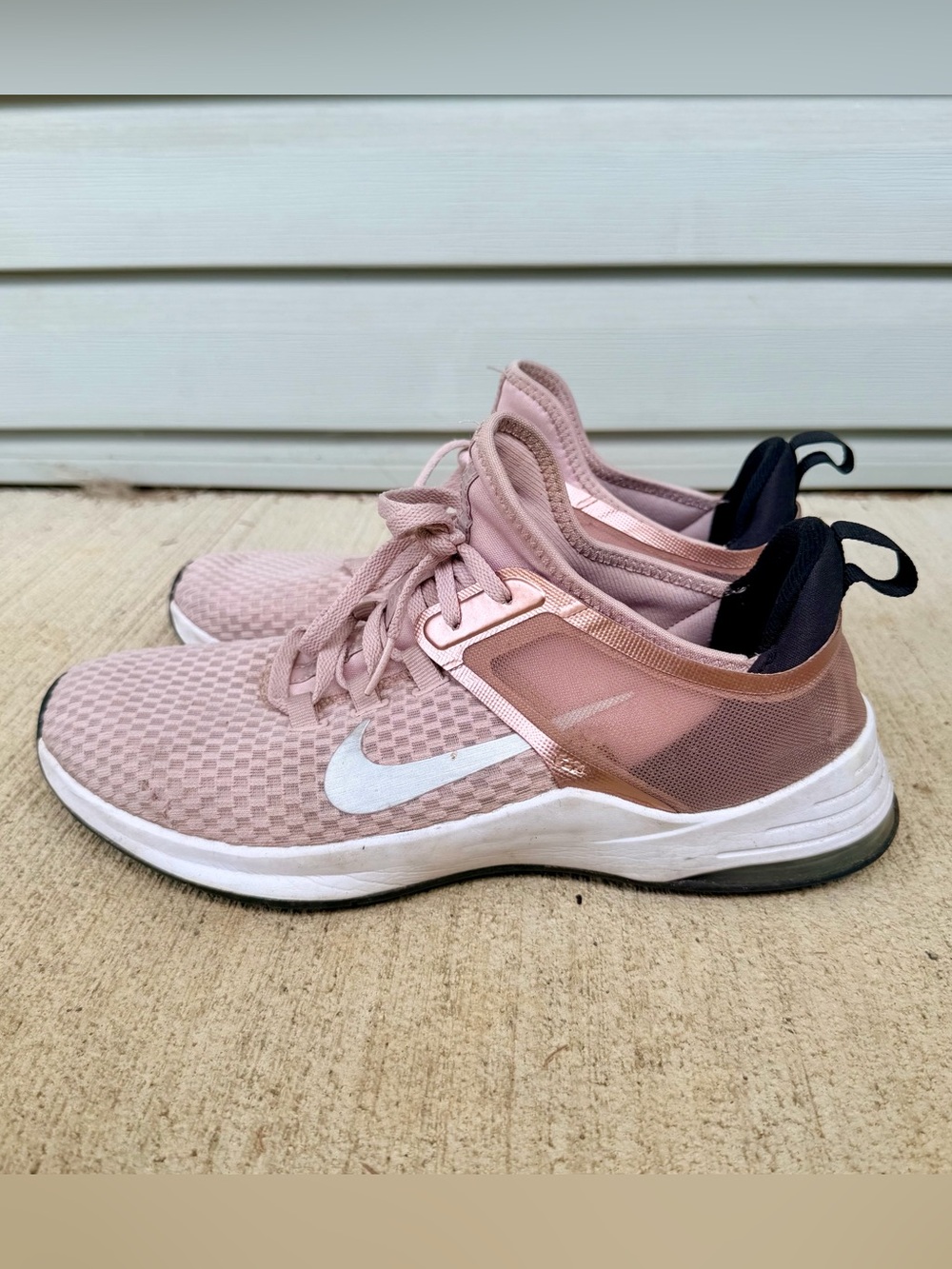 Nike Air Max Bella TR 2 pink training running shoes / sneakers, women’s size 9.5